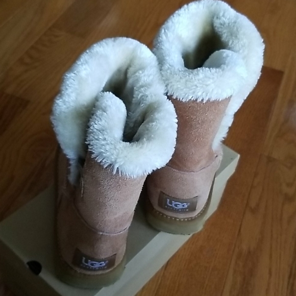 UGG BOOTS - Picture 2 of 7
